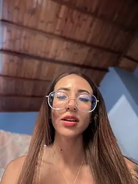 Snapshot of lauravasquez chatting on September 8, 2025, 4:39 pm lauravasquez online show from September 8, 2025, 4:39 pm