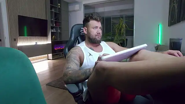 Snapshot of UbbeViking chatting on October 14, 2025, 9:47 pm UbbeViking online show from October 14, 2025, 9:47 pm