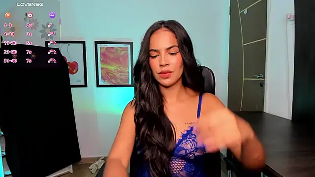 Snapshot of camille-rose chatting on November 10, 2025, 8:14 pm camille-rose online show from November 10, 2025, 8:14 pm