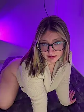 Megan lu2 online show from February 24, 2026, 4:13 am