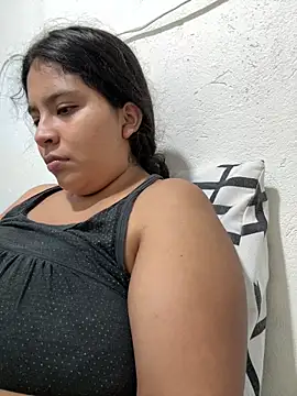 Snapshot of moncerrat_luna chatting on May 12, 2026, 9:54 pm moncerrat luna online show from May 12, 2026, 9:54 pm