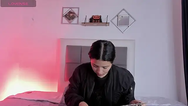 Snapshot of aliice_walker_ chatting on January 11, 2025, 12:40 pm aliice walker online show from January 11, 2025, 12:40 pm