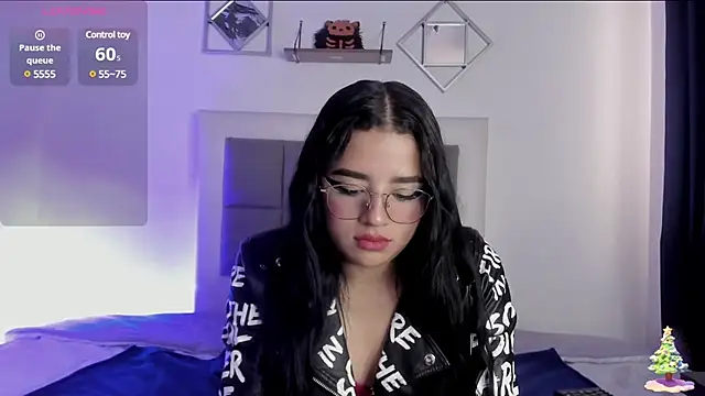 Snapshot of aliice_walker_ chatting on January 13, 2025, 4:19 pm aliice walker online show from January 13, 2025, 4:19 pm