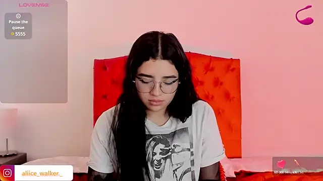 Snapshot of aliice_walker_ chatting on December 23, 2024, 4:06 pm aliice walker online show from December 23, 2024, 4:06 pm