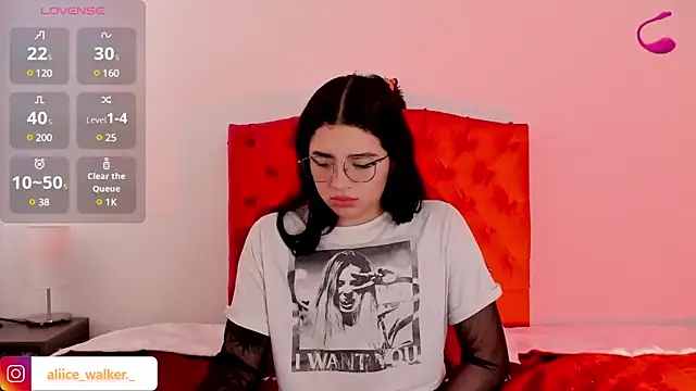 Snapshot of aliice_walker_ chatting on December 23, 2024, 1:03 pm aliice walker online show from December 23, 2024, 1:03 pm