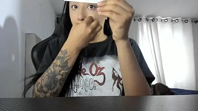 Snapshot of aliice_walker_ chatting on October 8, 2025, 1:01 pm aliice walker online show from October 8, 2025, 1:01 pm