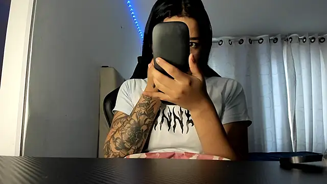 Snapshot of aliice_walker_ chatting on October 17, 2025, 12:18 pm aliice walker online show from October 17, 2025, 12:18 pm