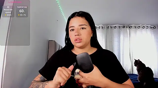 Snapshot of aliice_walker_ chatting on November 4, 2025, 4:22 pm aliice walker online show from November 4, 2025, 4:22 pm