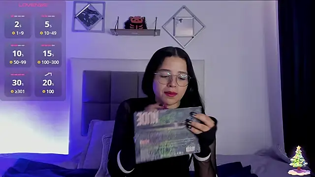 Snapshot of aliice_walker_ chatting on January 14, 2025, 12:35 pm aliice walker online show from January 14, 2025, 12:35 pm