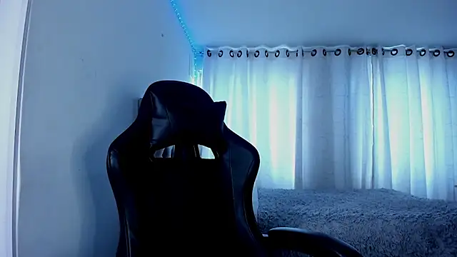 Snapshot of aliice_walker_ chatting on November 25, 2025, 5:35 pm aliice walker online show from November 25, 2025, 5:35 pm