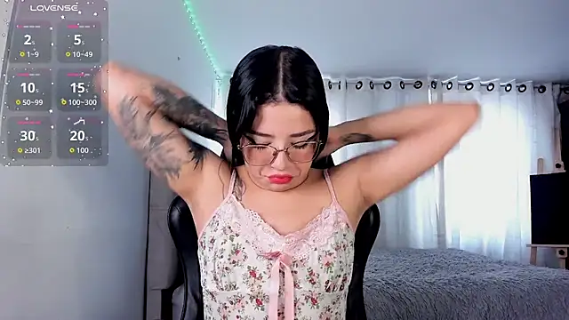 Snapshot of aliice_walker_ chatting on November 20, 2025, 5:24 pm aliice walker online show from November 20, 2025, 5:24 pm