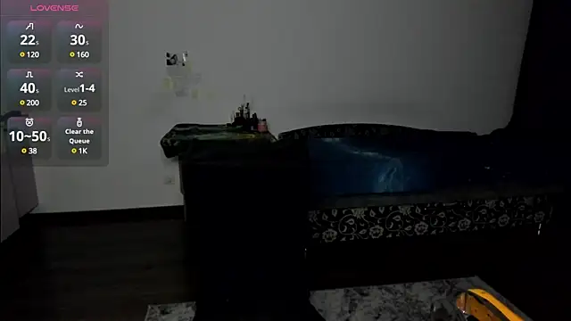 KitsuneRem online show from December 6, 2024, 7:39 pm