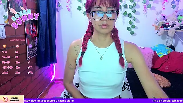 Snapshot of Roxanbunny1 chatting on May 2, 2026, 1:00 am Roxanbunny1 online show from May 2, 2026, 1:00 am