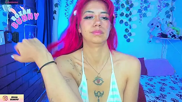 Snapshot of Roxanbunny1 chatting on June 5, 2026, 6:52 am Roxanbunny1 online show from June 5, 2026, 6:52 am