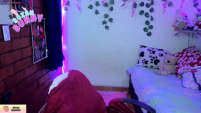 Roxanbunny1 online show from April 21, 2026, 1:50 pm