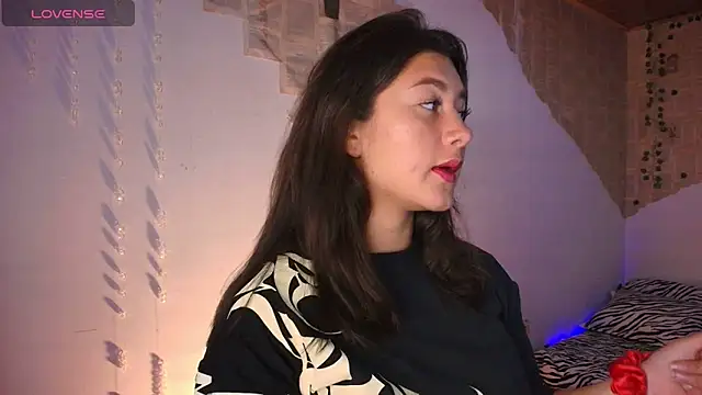 kisstarxxx online show from September 17, 2025, 3:19 am