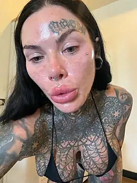 claudiacvc95 online show from May 21, 2026, 8:01 am