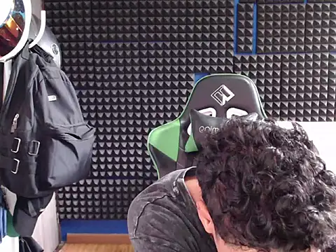 Snapshot of Curly_Angel24 chatting on October 1, 2025, 12:20 pm Curly Angel24 online show from October 1, 2025, 12:20 pm