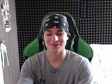 Snapshot of Curly_Angel24 chatting on December 1, 2025, 5:25 pm Curly Angel24 online show from December 1, 2025, 5:25 pm