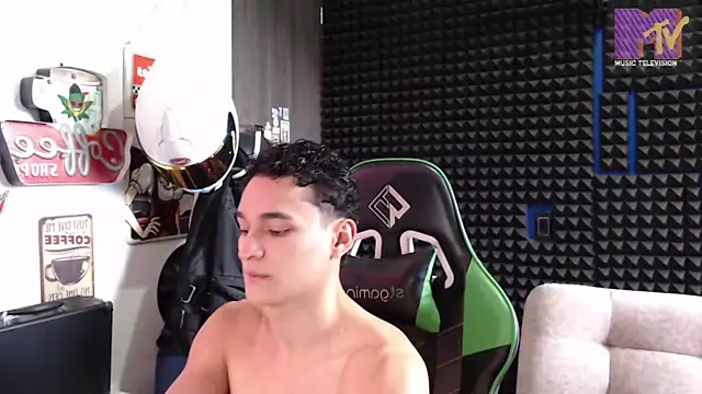 Snapshot of Curly_Angel24 chatting on October 22, 2025, 8:30 pm Curly Angel24 online show from October 22, 2025, 8:30 pm