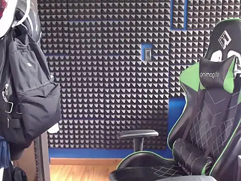 Snapshot of Curly_Angel24 chatting on November 24, 2025, 3:01 pm Curly Angel24 online show from November 24, 2025, 3:01 pm