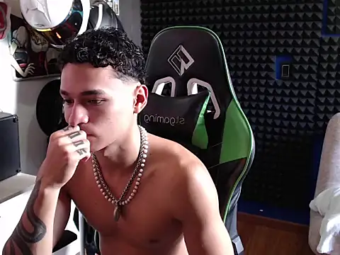 Snapshot of Curly_Angel24 chatting on October 4, 2025, 3:57 pm Curly Angel24 online show from October 4, 2025, 3:57 pm