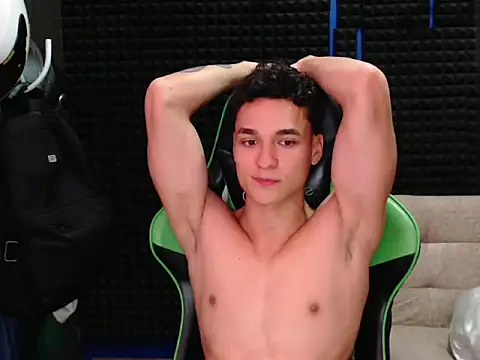 Snapshot of Curly_Angel24 chatting on October 10, 2025, 1:28 am Curly Angel24 online show from October 10, 2025, 1:28 am