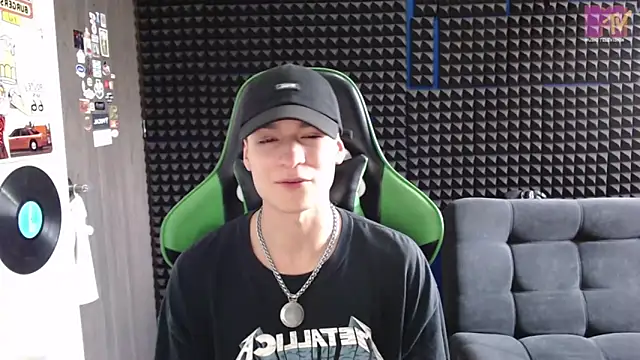 Snapshot of Curly_Angel24 chatting on December 14, 2025, 10:04 pm Curly Angel24 online show from December 14, 2025, 10:04 pm