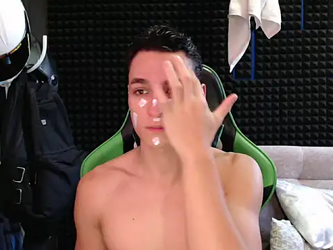 Snapshot of Curly_Angel24 chatting on October 19, 2025, 10:34 pm Curly Angel24 online show from October 19, 2025, 10:34 pm