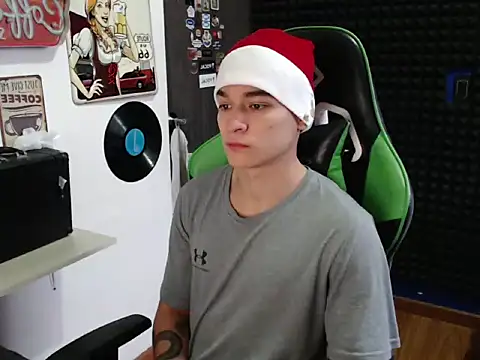 Snapshot of Curly_Angel24 chatting on December 2, 2025, 11:01 am Curly Angel24 online show from December 2, 2025, 11:01 am