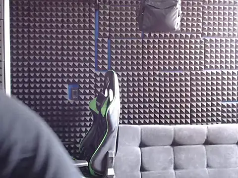 Snapshot of Curly_Angel24 chatting on December 13, 2025, 8:04 pm Curly Angel24 online show from December 13, 2025, 8:04 pm