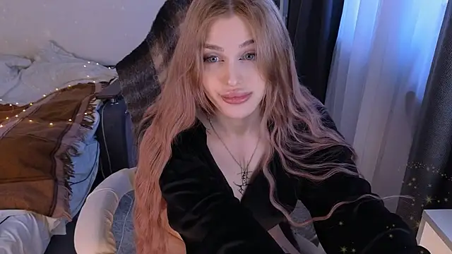 Snapshot of Smanuna chatting on February 4, 2025, 12:44 pm Smanuna online show from February 4, 2025, 12:44 pm