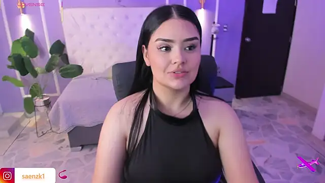 martinasaez online show from May 22, 2026, 7:45 pm