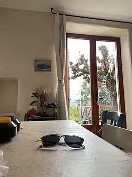 la chiennete online show from November 1, 2025, 12:32 pm