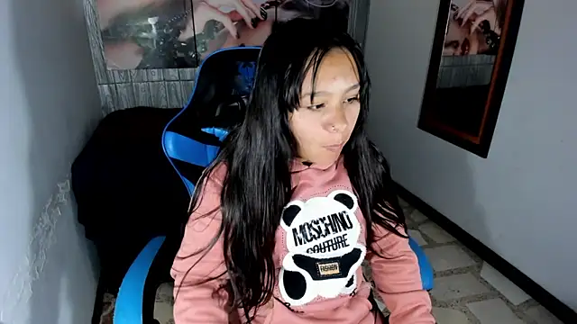 Snapshot of Charis_21 chatting on October 26, 2025, 7:36 pm Charis 21 online show from October 26, 2025, 7:36 pm