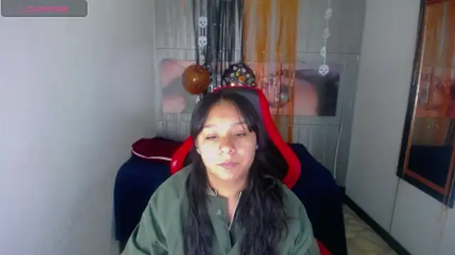 Snapshot of Charis_21 chatting on October 31, 2025, 1:57 am Charis 21 online show from October 31, 2025, 1:57 am