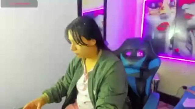 Snapshot of Charis_21 chatting on December 18, 2025, 1:15 pm Charis 21 online show from December 18, 2025, 1:15 pm