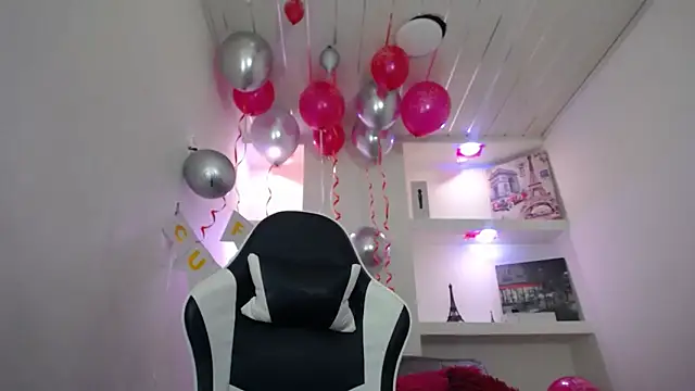 Snapshot of Charis_21 chatting on November 13, 2025, 6:56 pm Charis 21 online show from November 13, 2025, 6:56 pm