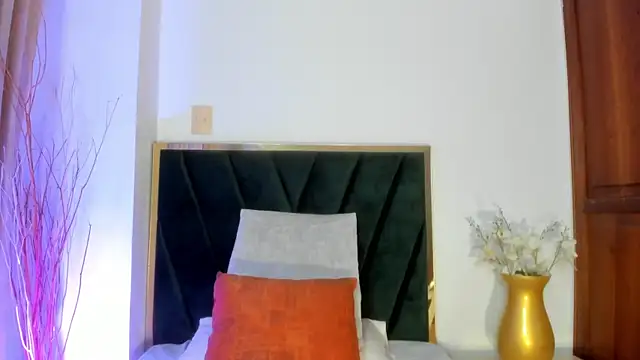 NoraDasilva online show from February 7, 2026, 12:29 am