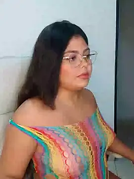 kiara-evans02 online show from December 1, 2025, 11:05 pm