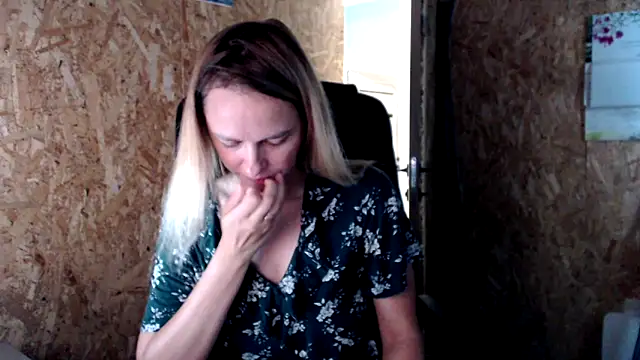 Snapshot of las_sweet chatting on September 8, 2025, 2:16 pm las sweet online show from September 8, 2025, 2:16 pm