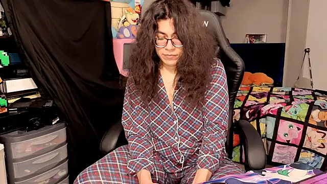 ShinyCherub online show from December 3, 2025, 2:45 am