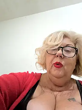 Snapshot of Merilulla chatting on November 7, 2025, 1:26 pm Merilulla online show from November 7, 2025, 1:26 pm