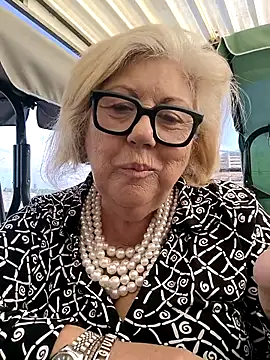 Snapshot of Merilulla chatting on October 24, 2025, 1:32 pm Merilulla online show from October 24, 2025, 1:32 pm