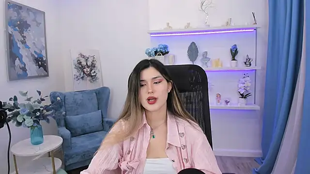 AnneTLi online show from December 2, 2025, 7:15 pm