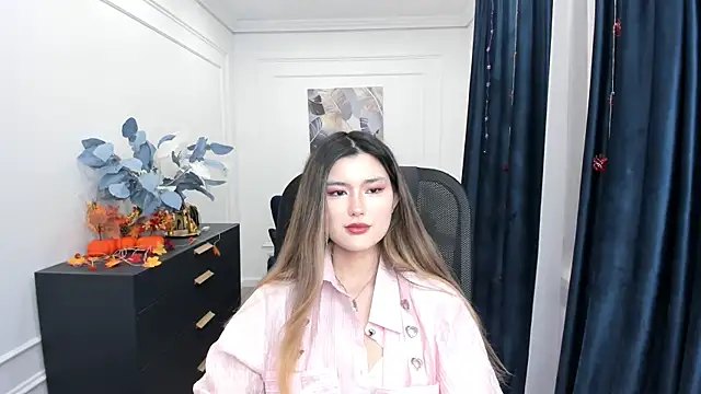 AnneTLi online show from October 28, 2025, 3:40 am