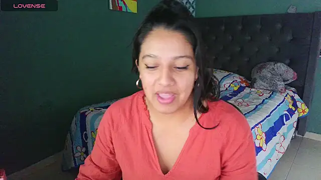 almaswan1 online show from September 10, 2025, 3:33 pm