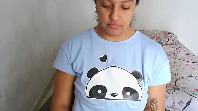 almaswan1 online show from February 17, 2025, 3:22 pm