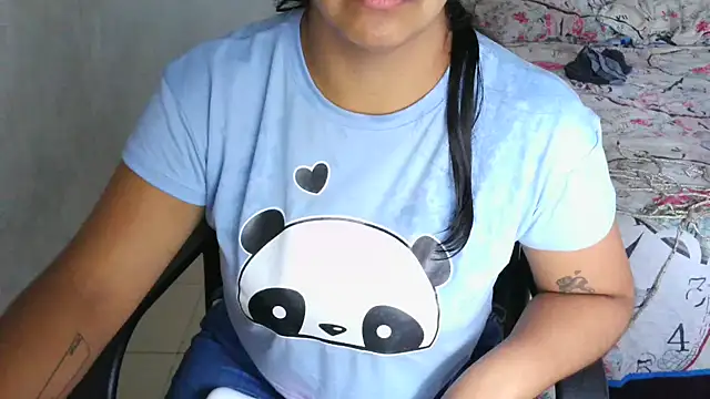 almaswan1 online show from February 17, 2025, 7:12 pm