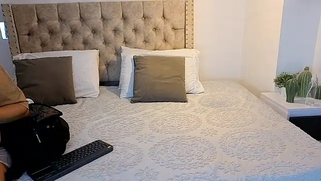 KeryHillson online show from January 17, 2026, 1:26 pm